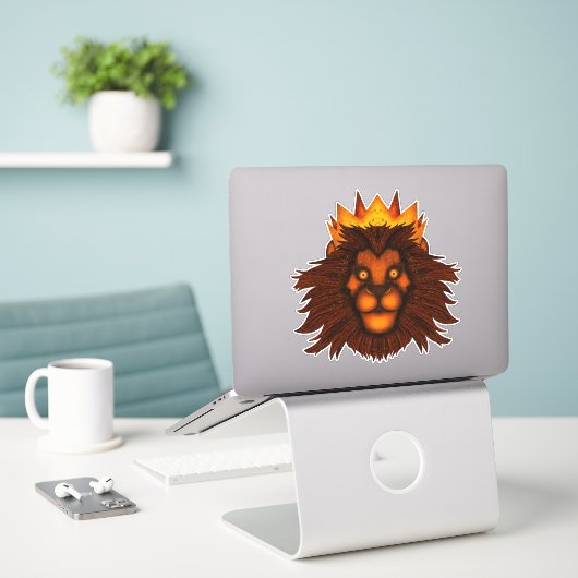 Löwe mit Krone Aufkleber (Laptop auf Schreibtisch)