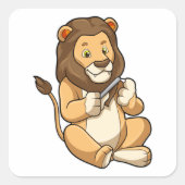 Löwe mit Nagelpfeilen Quadratischer Aufkleber (Vorderseite)