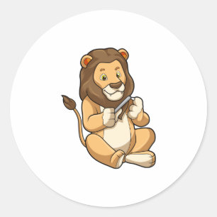 Löwe mit Nagelpfeilen Runder Aufkleber