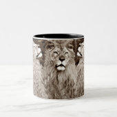 Löwe, Mut, Power und Kraft_ Zweifarbige Tasse (Mittel)