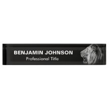 Löwe-Porträt auf Schwarzem