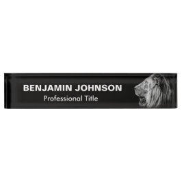Löwe-Porträt auf Schwarzem Namensplakette