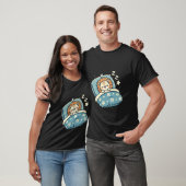 Löwe schläft nachts im Bett T-Shirt (Unisex)