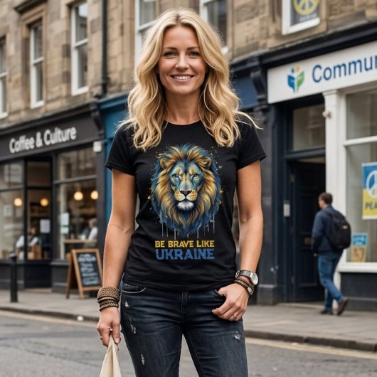 Löwe „Sei mutig wie die Ukraine.“ Tri-Blend Shirt