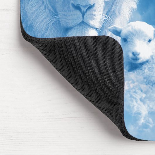 Löwe und Lamm in den Wolken Mousepad (Ecke)