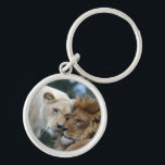 Löwe und Löwin Schlüsselanhänger<br><div class="desc">Entzückende Fotografie von Löwe und Löwin nuzzling.</div>