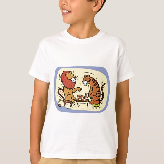 Löwe und Tiger, die Schach spielen T-Shirt (Vorderseite)