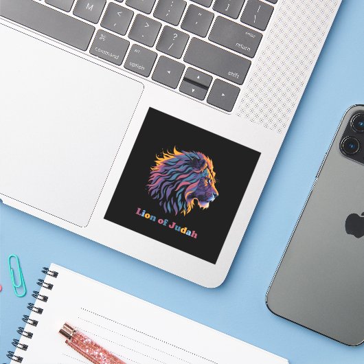 Löwe von Judah Aufkleber (Laptop mit iPhone)