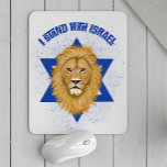 Löwe von Judah Star von David . Stand mit Israel Mousepad<br><div class="desc">Dieses moderne Styling-Mauspad verfügt über einen handgemalten Löwen von Juda und Text mit dem Titel "Ich stehe mit Israel". Ein strukturierter,  weißer Spritzer mit weißem Hintergrund verleiht dem Ganzen einen ganz besonderen Look. *Kunstwerk exklusiv erstellt von Tracey Khalei / Orabella Prints.</div>