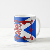 Löwe zügellos auf schottischer Flagge Kaffeetasse (VorderseiteRechts)