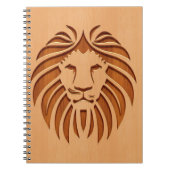 Löwekopf graviert auf hölzernem Entwurf Notizblock (Vorderseite)
