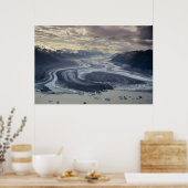 Lowell Glacier flows into the Alsek River in Poster (Küche)