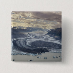 Lowell-Gletscher mündet in den Alsek River in Button