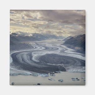 Lowell-Gletscher mündet in den Alsek River in Magnet