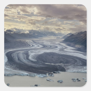 Lowell-Gletscher mündet in den Alsek River in Quadratischer Aufkleber