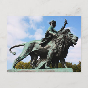 Löwen- und Menschenstatue Postkarte