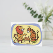 Löwen und Tiger spielen Schach Postkarte (Stehend Vorderseite)