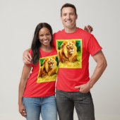 Löwenkönig im Wald. Jetzt kaufen T-Shirt (Unisex)