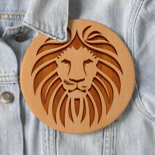 Löwenkopf in Holzdesign graviert Button (Beispiel)