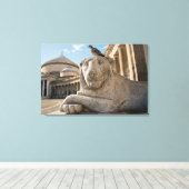 Löwenstatue vor der historischen Kirche Leinwanddruck (Insitu (Holzboden))