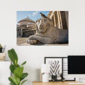 Löwenstatue vor historischer Kirche Poster (Heimbüro)