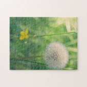Löwenzahn im Grün mit sanftem Sommerlicht Puzzle (Horizontal)