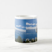 Löwenzahn im Licht Kaffeetasse (Mittel)