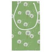 Löwenzahn-Muster auf grünem Hintergrund Kleine Geschenktüte (Rückseite)
