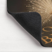 Löwenzahnkeimling auf einer Bibel mit Wassertropfe Mousepad (Ecke)