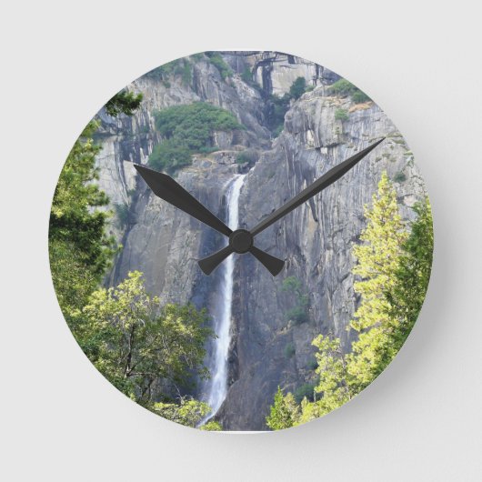 Lower Yosemite Falls, Yosemite National Park, CA Runde Wanduhr (Vorderseite)