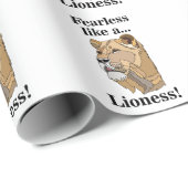 Löwin Tier Furchtlos Geburtstag Geschenkpapier (Rolleneckpunkt)