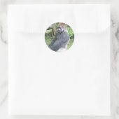 Lowland Gorilla in Sitting Pose Runder Aufkleber (Tasche)