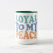 Loyal to My Peace Mugs & Cups Zweifarbige Tasse (Mittel)