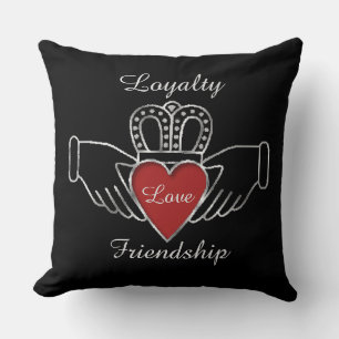 Loyalty Liebe Freundschaft Claddagh Throw Pillow Kissen