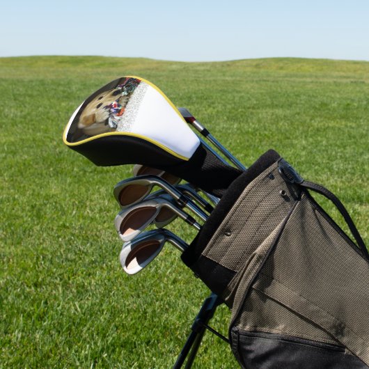 LR gelbe Labrador Welpe mit Spielzeug Golf Headcover (In SItu)