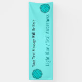 Lt Blue/Aquamarin Blume Ribbon von Kenneth Yoncich Banner (Vertikal)