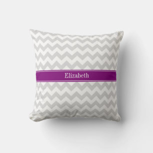 Lt Grau Weiß Chevron Lila Name Monogramm Kissen