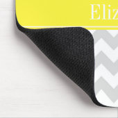 Lt Grau Wht Chevron Gelb Name Monogramm Mousepad (Ecke)