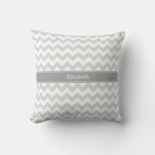 Lt Grau Wht Chevron Grau Namensmonogramm Kissen