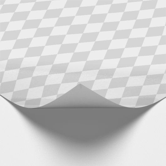 Lt Gray White Harlequin Diamond Pattern Geschenkpapier (Ecke)