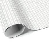 Lt Gray White Uneven Strip Pattern Geschenkpapier (Rolleneckpunkt)