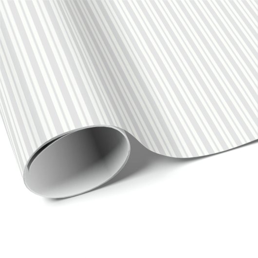 Lt Gray White Uneven Strip Pattern Geschenkpapier (Rolleneckpunkt)