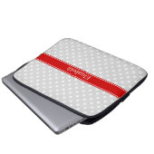 Lt Grey White Polka Dots Red Name Monogram Laptopschutzhülle (Vorne Knopf)