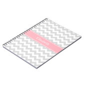 Lt Grey White Zickzack Zigzag Pink Name Monogram Notizblock (Linke Seite)