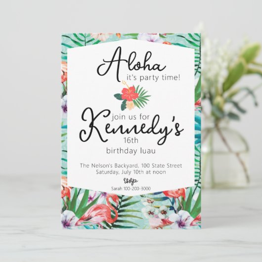 Luau Party Einladung | Flamingos & Palms (Stehend Vorderseite)