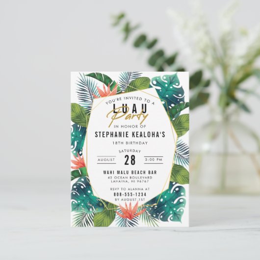 Luau Tropical Palm Blätter & Monstera Einladungspostkarte (Stehend Vorderseite)