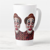 “Luca” After the Laughter Ends – A Clowns Portrait Milchtasse (Rechte Ecke)