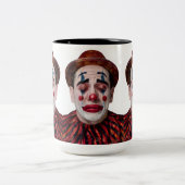 “Luca” After the Laughter Ends – A Clowns Portrait Zweifarbige Tasse (Mittel)