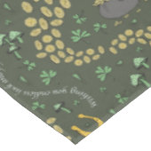 Luck & Joy Coins & Green Kleeblatts St Patricks Da Tischdecke (Schrägansicht)