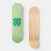 Lucky 4 Leaf Irish Clover grünes Skateboard (Vorderseite)